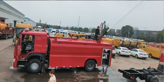 Sinotruk HOWO Przeciwpożarowa ciężarówka do natryskiwania wody pod wysokim ciśnieniem 10000L