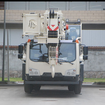 TTC055G-V Żuraw mobilny montowany na kołach o maksymalnym udźwigu 55 ton