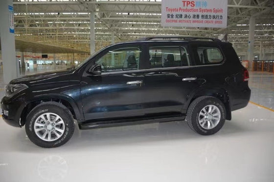 W magazynie terenowy SUV Duża moc Duża przestrzeń Trzy kolory Produkcja samochodów Zaawansowana technologia silników