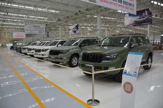 W magazynie terenowy SUV Duża moc Duża przestrzeń Trzy kolory Produkcja samochodów Zaawansowana technologia silników