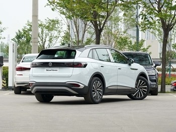 ID4X Volkswagon Elektryczny SUV z napędem na 4 koła Przebieg 555 km