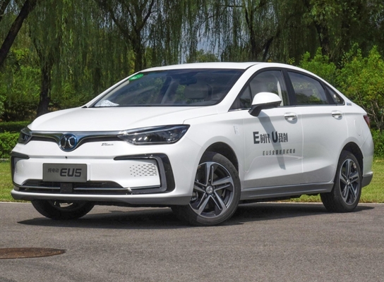 Sedan EU5 R500 Inteligentny samochód elektryczny Long Range Baic o zasięgu 416 km
